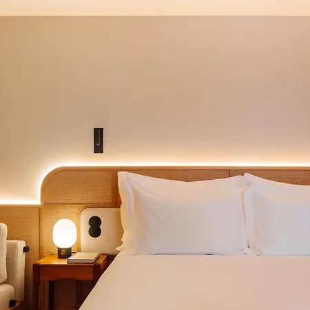 The Verse Aparthotel